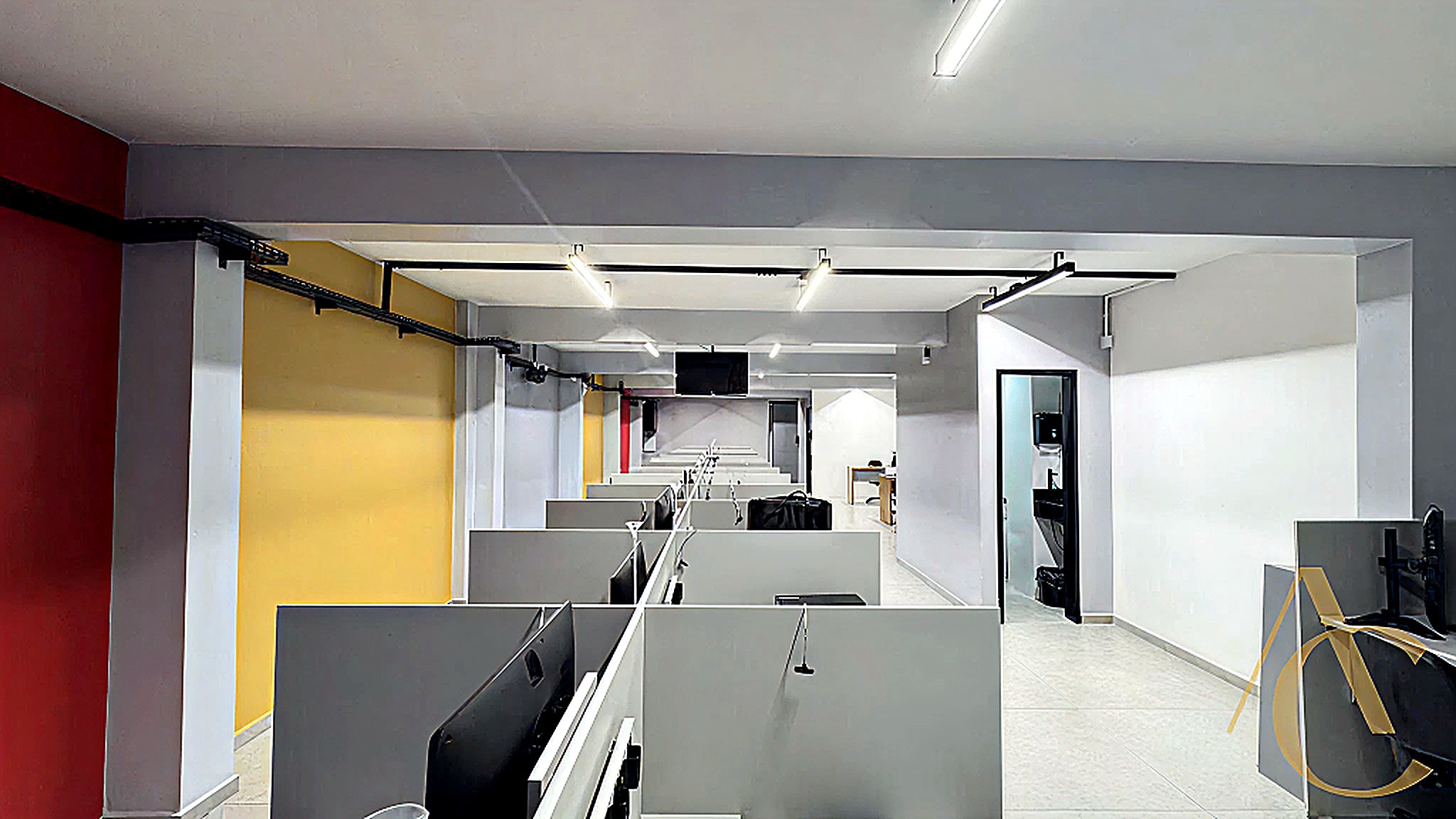 Visão geral do escritório montado